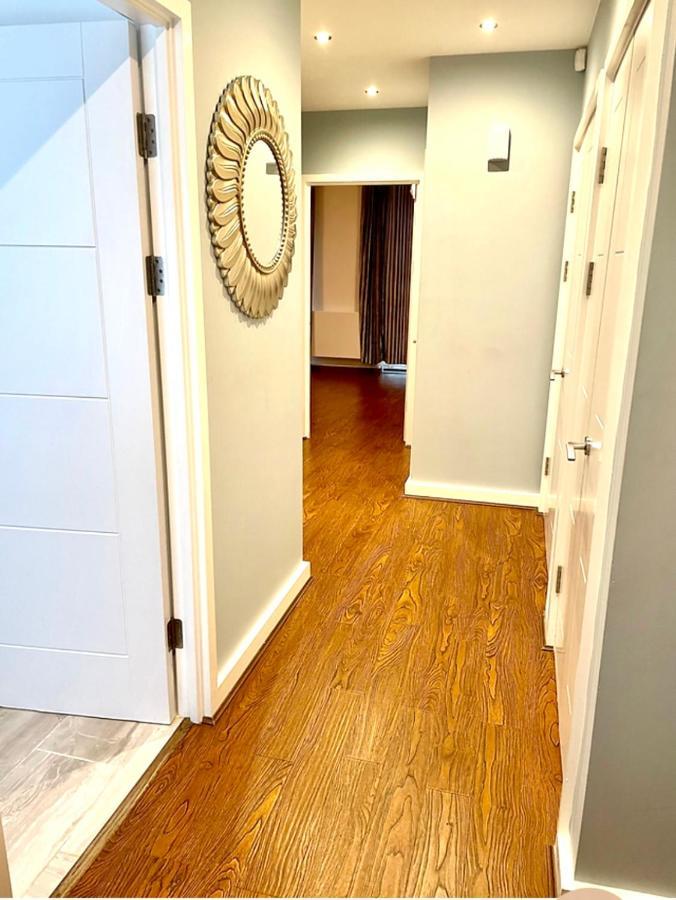London Stratford Luxury House, 5 Minutes Walk Station, Westfield, 3 Bedrooms 3 Bathrooms, Reception, Garden, Parking Exterior foto