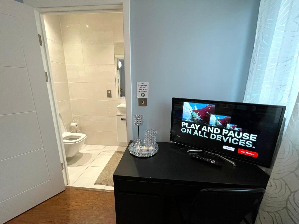 London Stratford Luxury House, 5 Minutes Walk Station, Westfield, 3 Bedrooms 3 Bathrooms, Reception, Garden, Parking Exterior foto