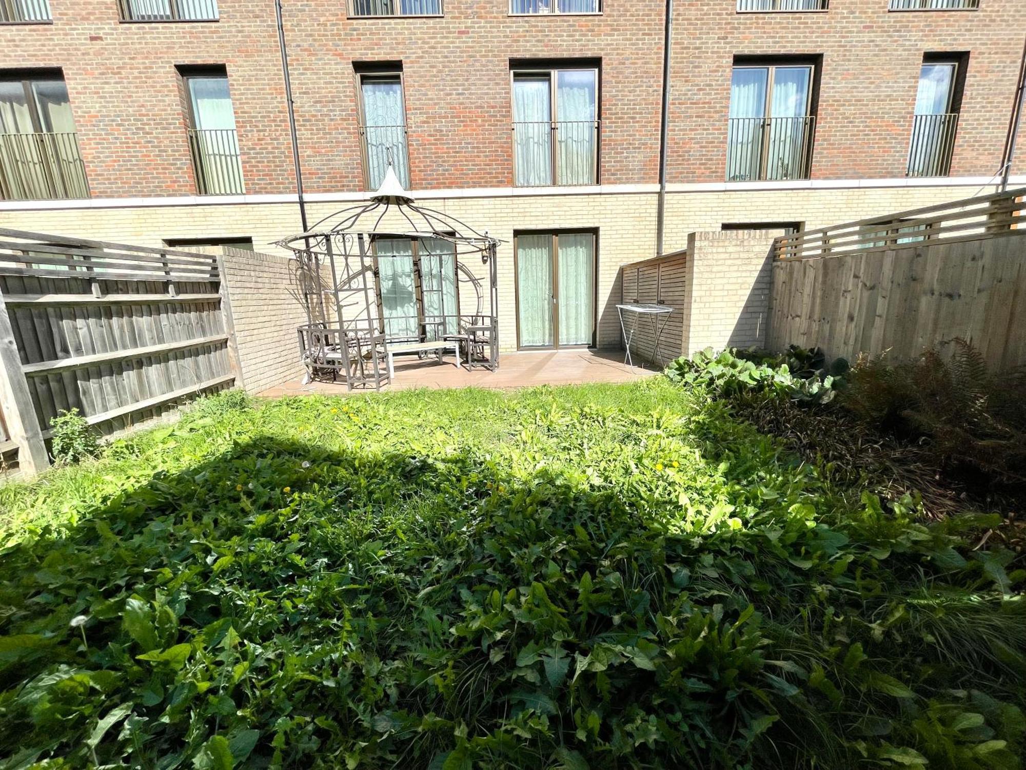 London Stratford Luxury House, 5 Minutes Walk Station, Westfield, 3 Bedrooms 3 Bathrooms, Reception, Garden, Parking Exterior foto
